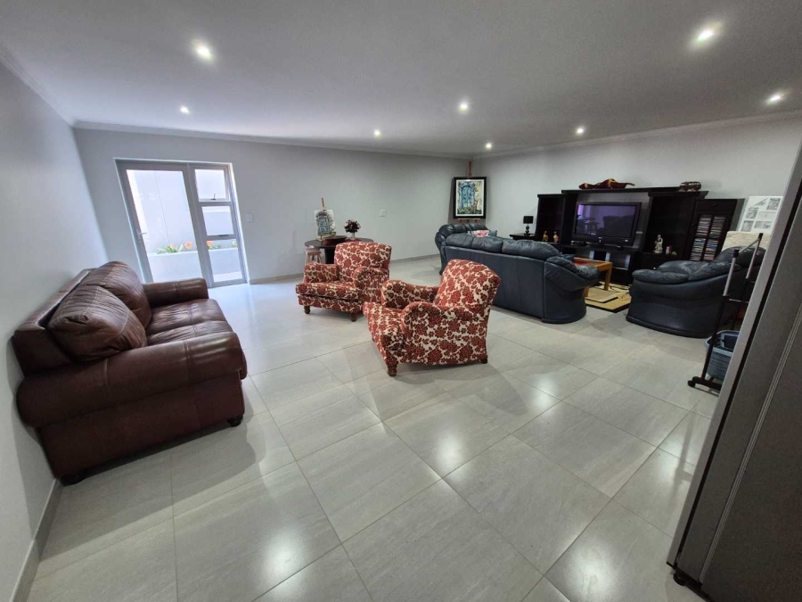 4 Bedroom Property for Sale in Monte Christo Western Cape